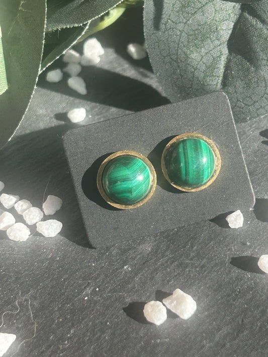 Séléna – Boucles d’oreilles Malachite | Puces en acier inoxydable doré ou argenté | Pierre naturelle transformation | Bijou fait main
