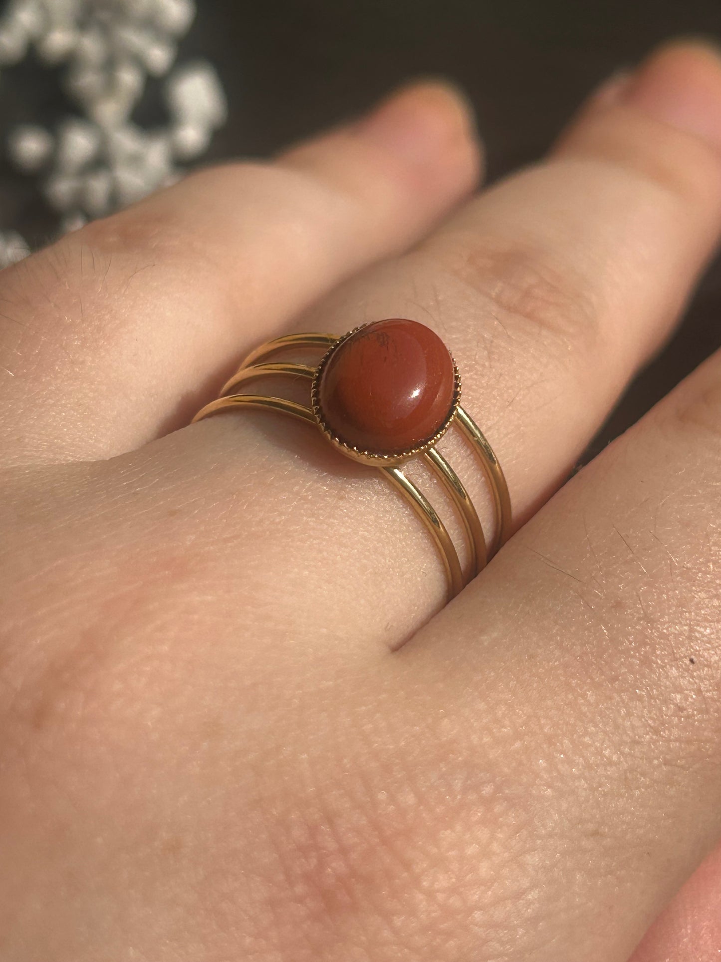 Trinæa – Bague Jaspe Rouge | Bague réglable | Pierre naturelle vitalité & ancrage | Bijou acier inoxydable fait main