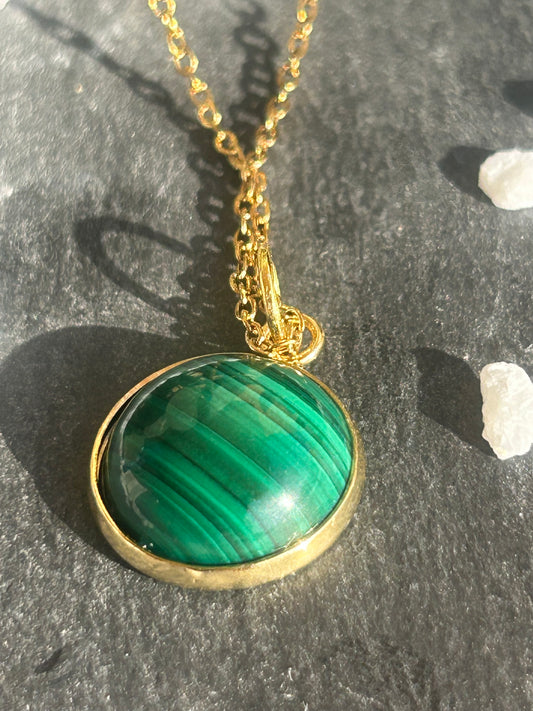 Séléna – Collier Malachite | Pierre naturelle transformation | Bijou acier inoxydable fait main