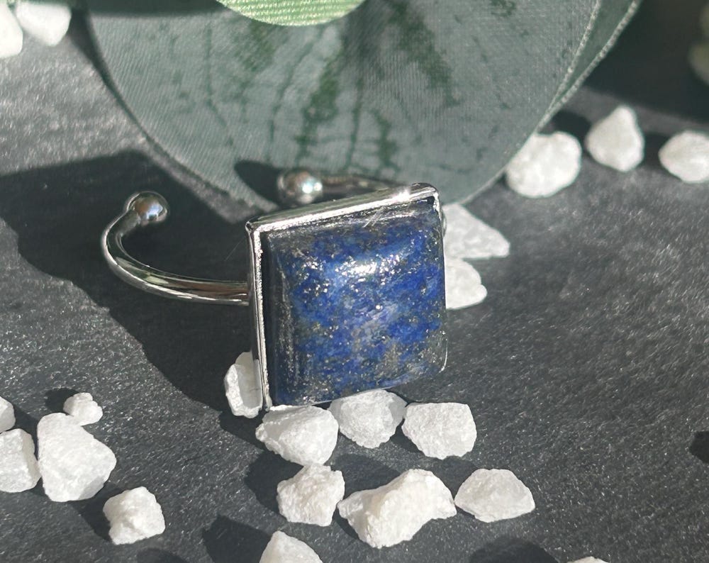 Kaora – Bague Lapis-Lazuli | Bague réglable | Pierre naturelle communication & confiance | Bijou acier inoxydable fait main