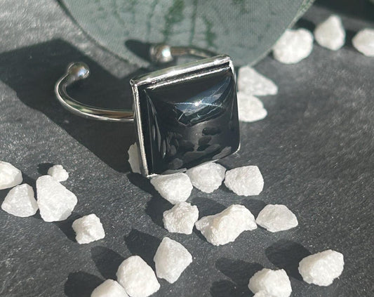 Kaora – Bague Agate Noire / Onyx | Bague réglable | Pierre naturelle protection & ancrage | Bijou acier inoxydable fait main