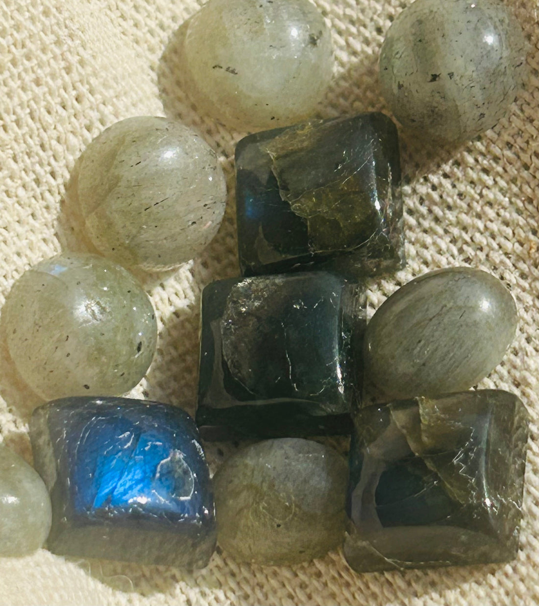 Labradorite : la pierre de lumière et de protection