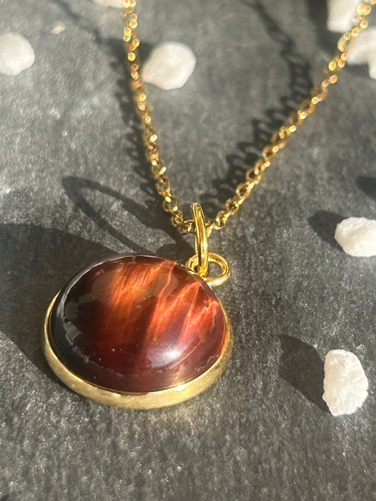 Séléna – Collier Œil de Taureau | Pierre naturelle force & ancrage | Bijou acier inoxydable fait main