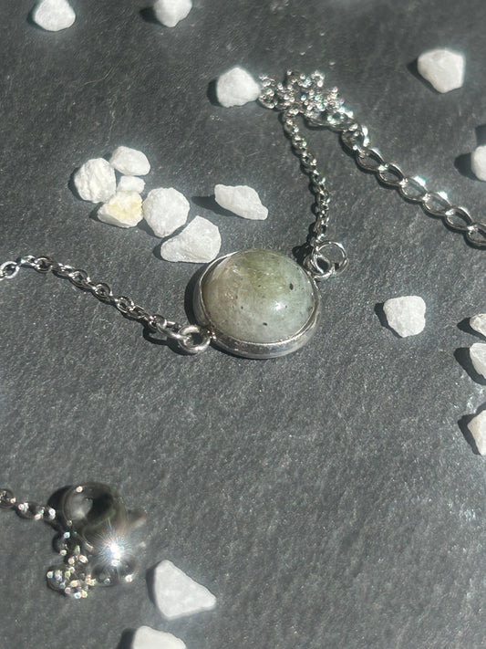 Séléna – Bracelet Labradorite | Bracelet réglable | Pierre naturelle protection & intuition | Bijou acier inoxydable fait main
