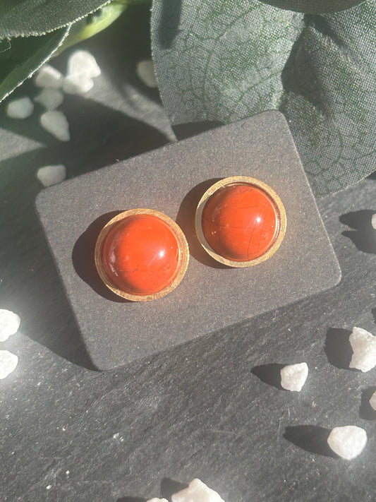 Séléna – Boucles d’oreilles Jaspe Rouge | Puces en acier inoxydable doré ou argenté | Pierre naturelle vitalité & ancrage | Bijou fait main