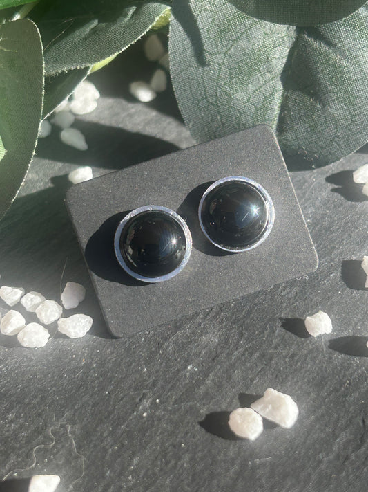 Séléna – Boucles d’oreilles Agate noire / Onyx | Puces en acier inoxydable doré ou argenté | Pierre naturelle protection & ancrage