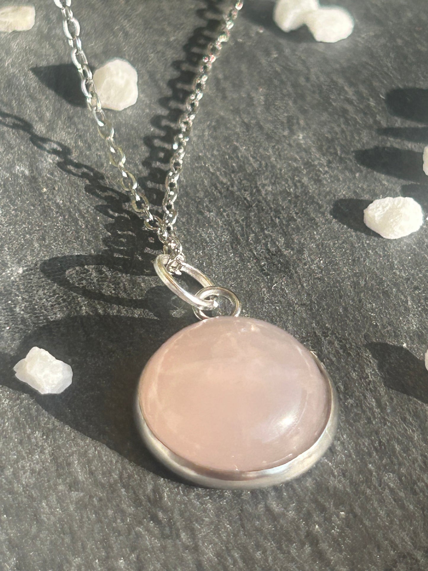 Séléna – Collier Quartz Rose | Pierre naturelle amour & douceur | Bijou acier inoxydable fait main