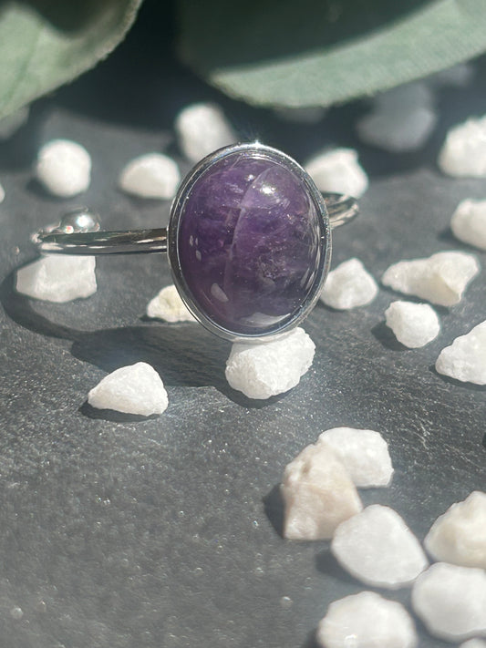 Thémis – Bague Améthyste | Bague réglable | Pierre naturelle sagesse & sérénité | Bijou acier inoxydable fait main