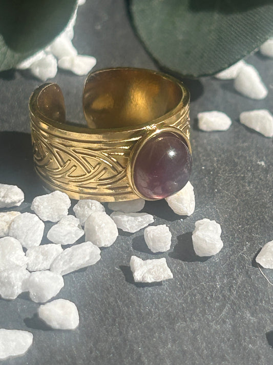 Sylmor – Bague Améthyste | Bague réglable gravures celtes | Pierre naturelle sagesse & sérénité | Bijou acier inoxydable fait main