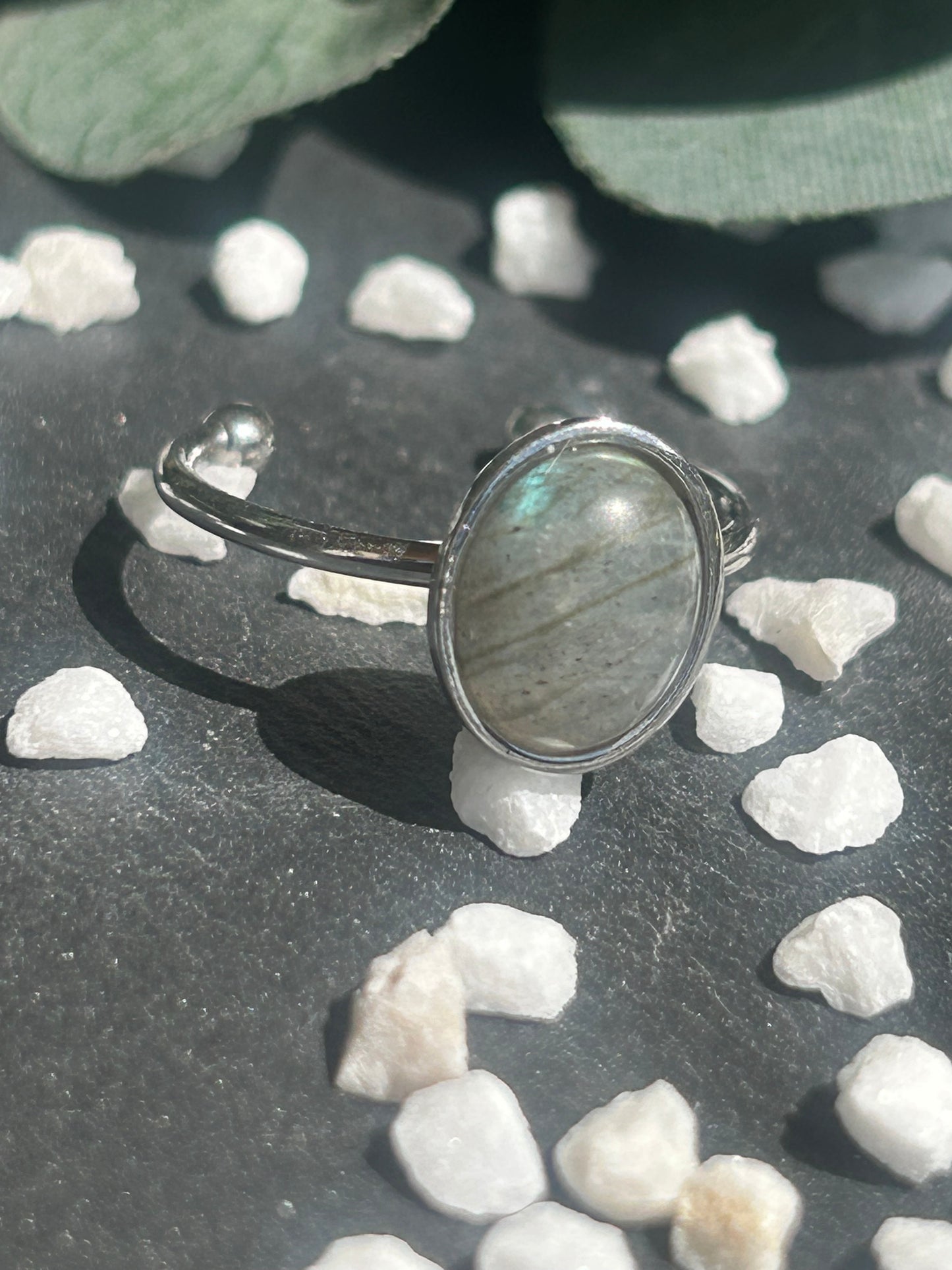 Thémis – Bague Labradorite | Bague réglable | Pierre naturelle protection & intuition | Bijou acier inoxydable fait main