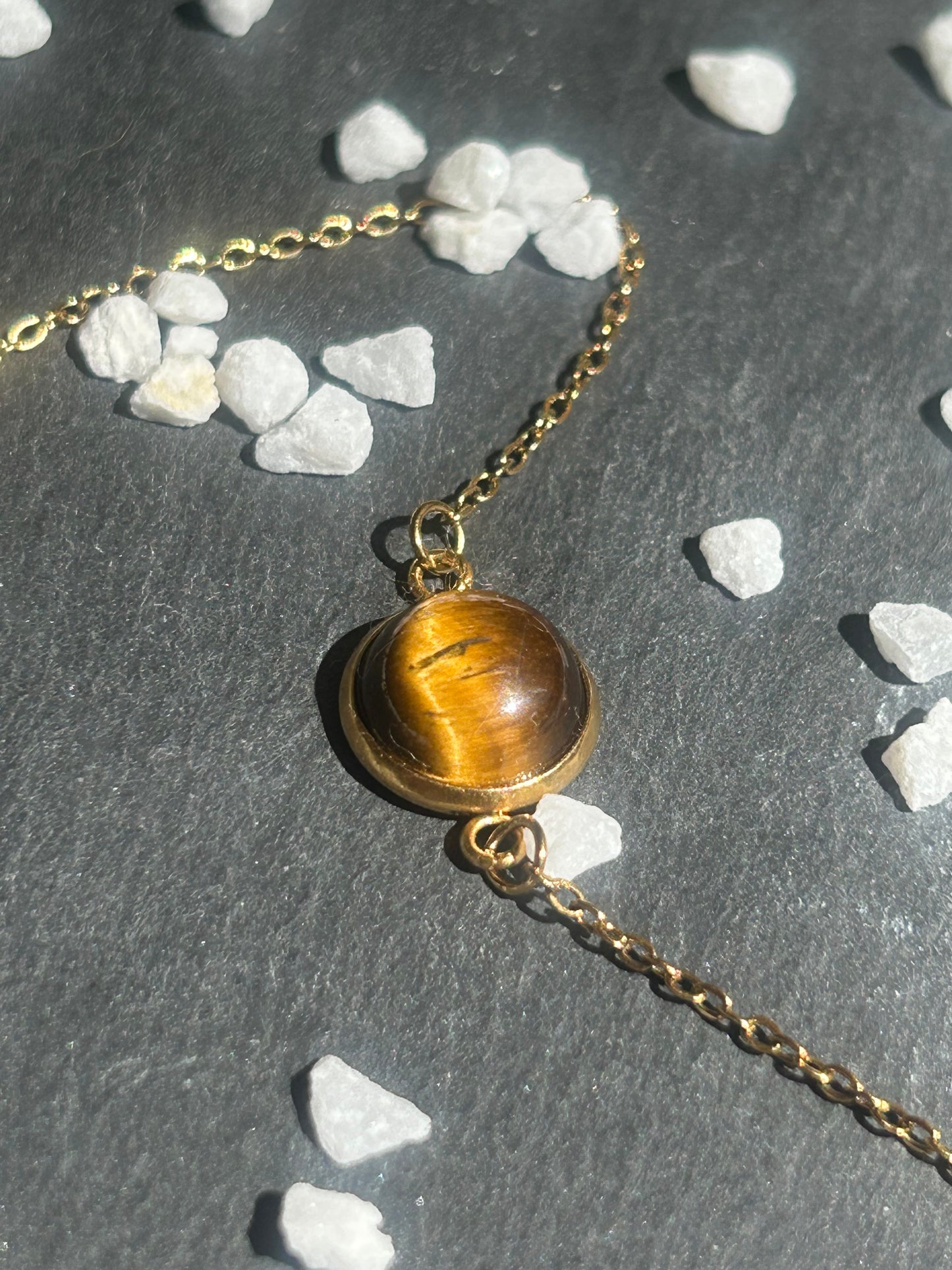 Séléna – Bracelet Œil de Tigre | Bracelet réglable | Pierre naturelle force & clarté | Bijou acier inoxydable fait main