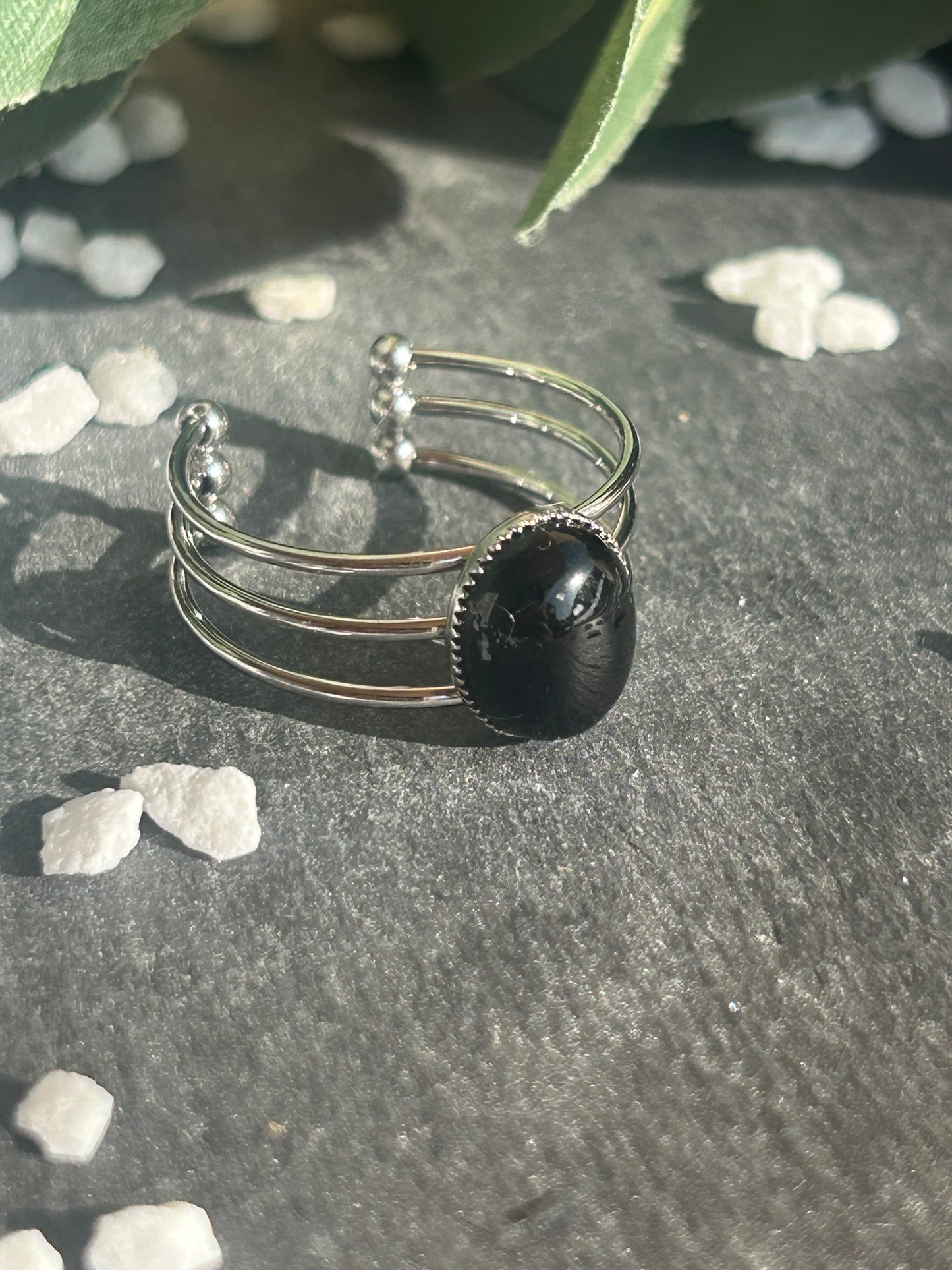 Trinæa – Bague Agate Noire / Onyx | Bague réglable | Pierre naturelle protection & ancrage | Bijou acier inoxydable fait main