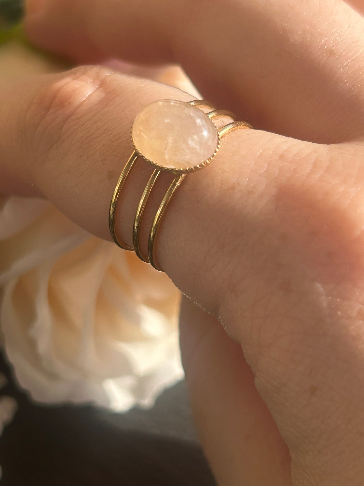 Trinæa – Bague Quartz Rose | Bague réglable | Pierre naturelle amour & douceur | Bijou acier inoxydable fait main