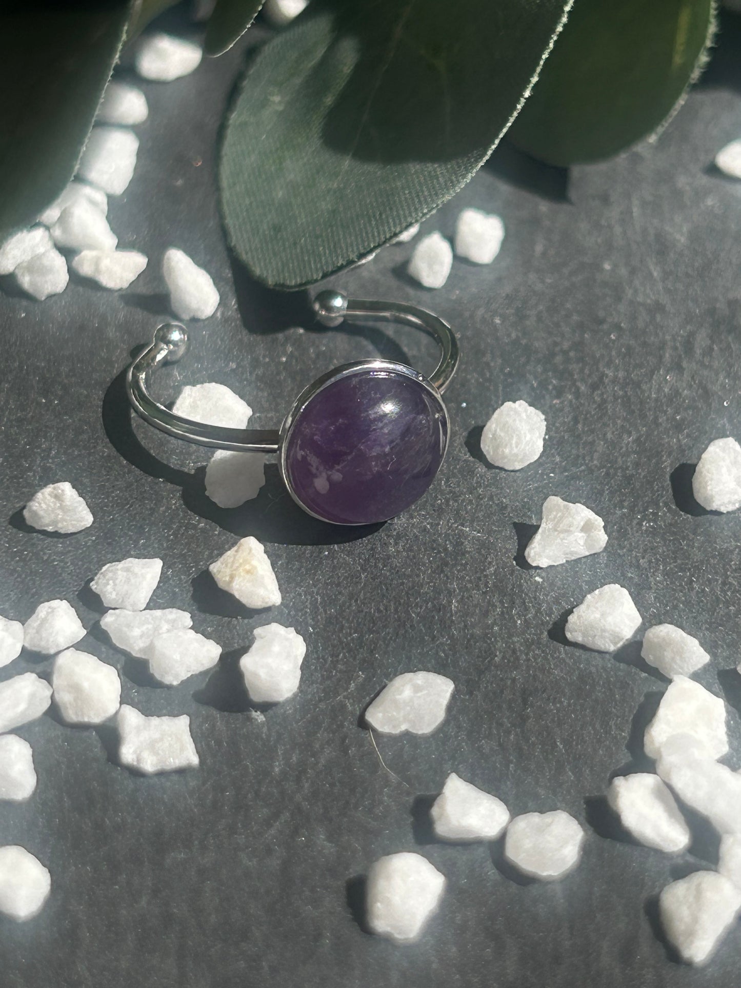 Séléna – Bague Améthyste | Bague réglable | Pierre naturelle sagesse & sérénité | Bijou acier inoxydable fait main