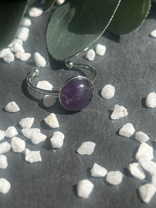 Séléna – Bague Améthyste | Bague réglable | Pierre naturelle sagesse & sérénité | Bijou acier inoxydable fait main
