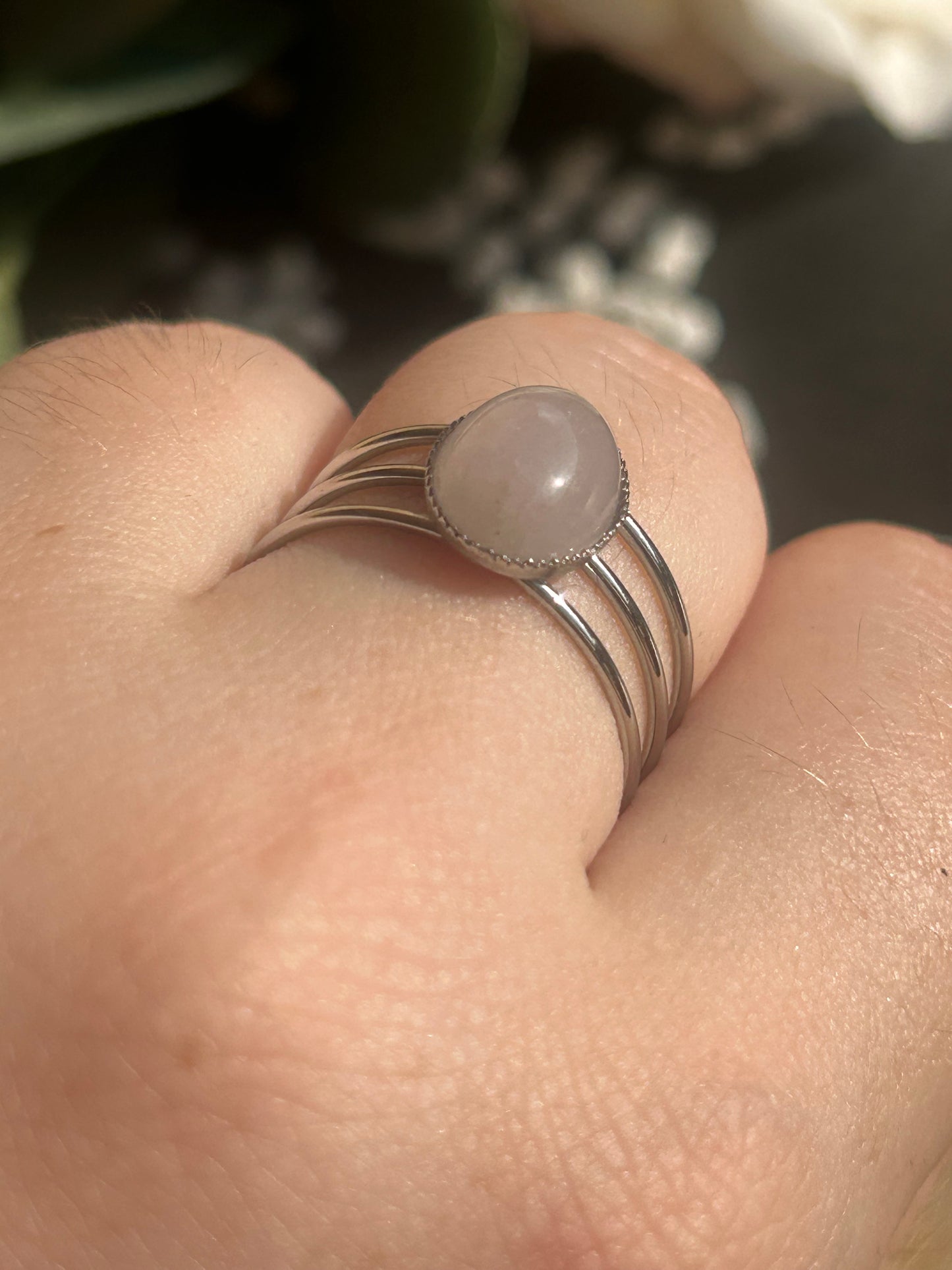 Trinæa – Bague Quartz Rose | Bague réglable | Pierre naturelle amour & douceur | Bijou acier inoxydable fait main