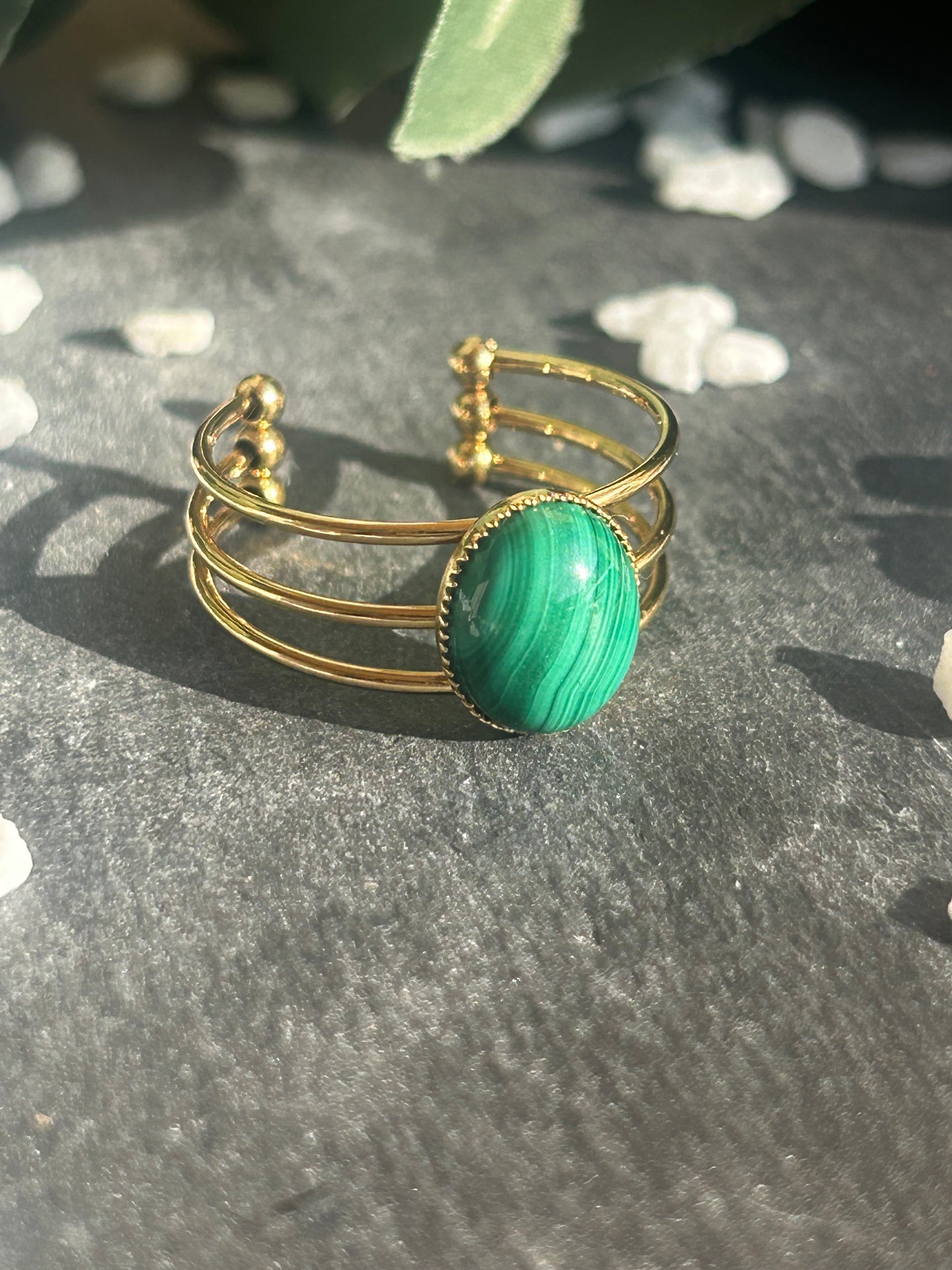 Trinæa – Bague Malachite | Bague réglable | Pierre naturelle transformation | Bijou acier inoxydable fait main