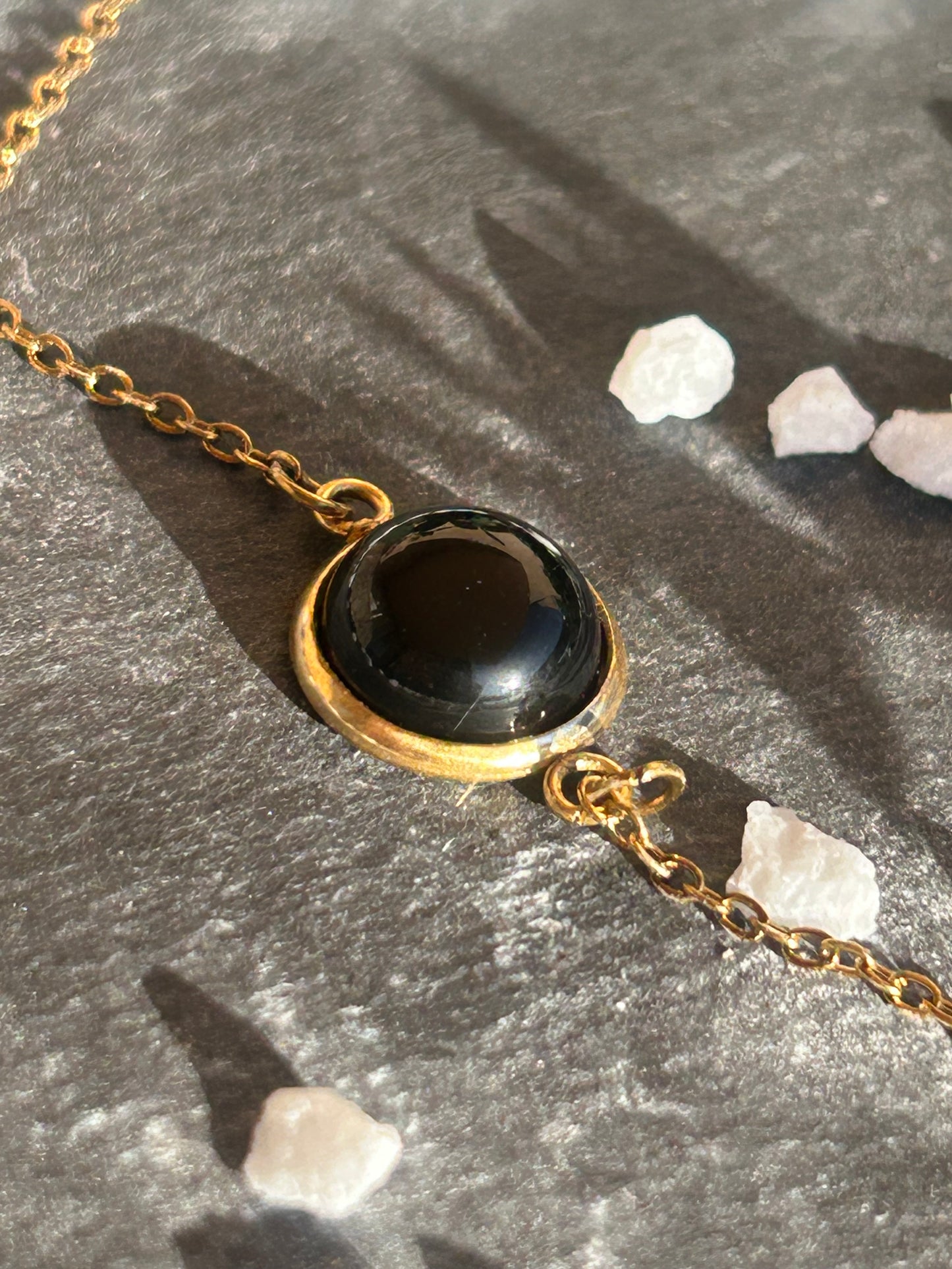 Séléna – Bracelet Agate Noire / Onyx | Bracelet réglable | Pierre naturelle protection & ancrage | Bijou acier inoxydable fait main