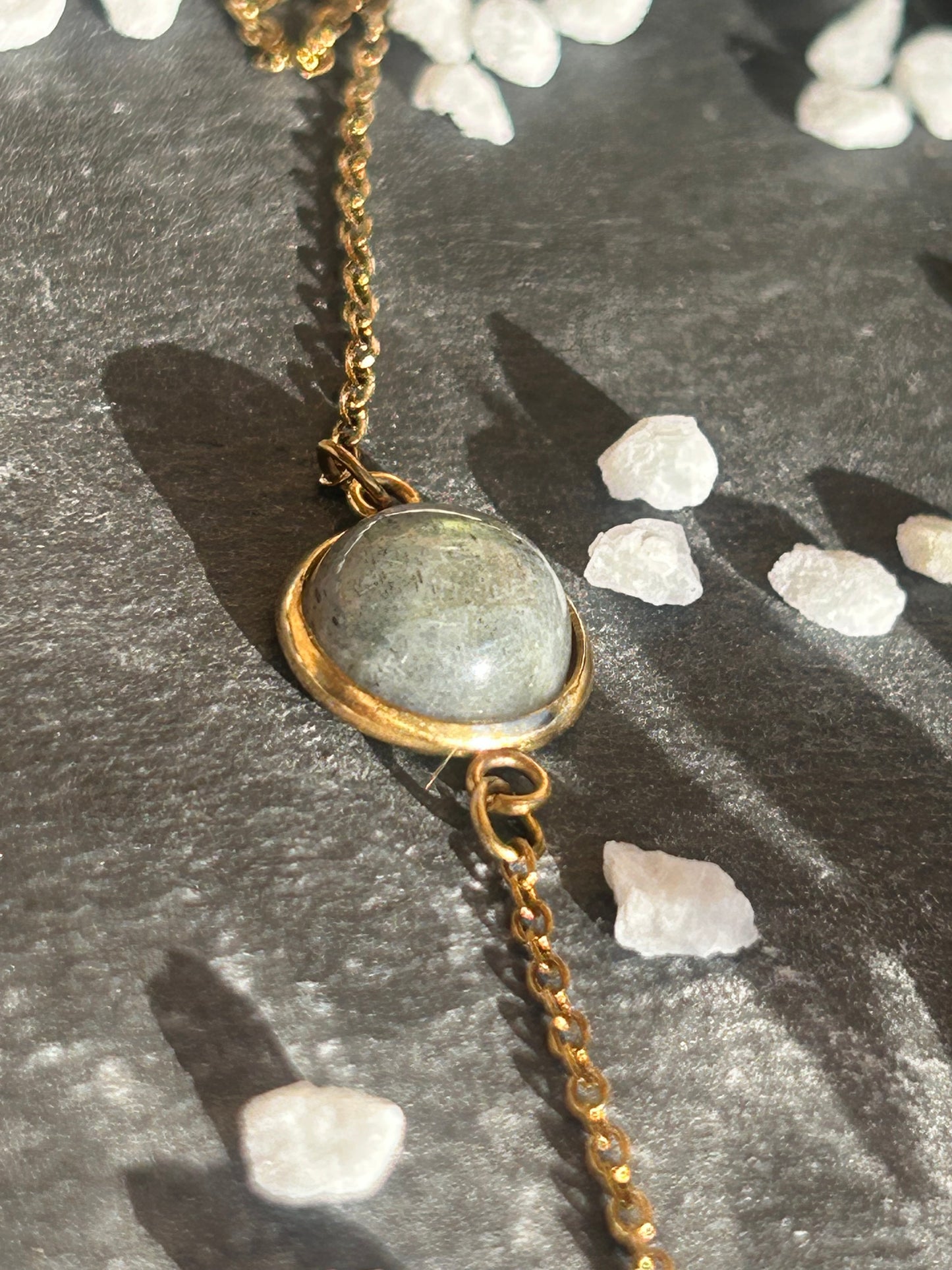 Séléna – Bracelet Labradorite | Bracelet réglable | Pierre naturelle protection & intuition | Bijou acier inoxydable fait main