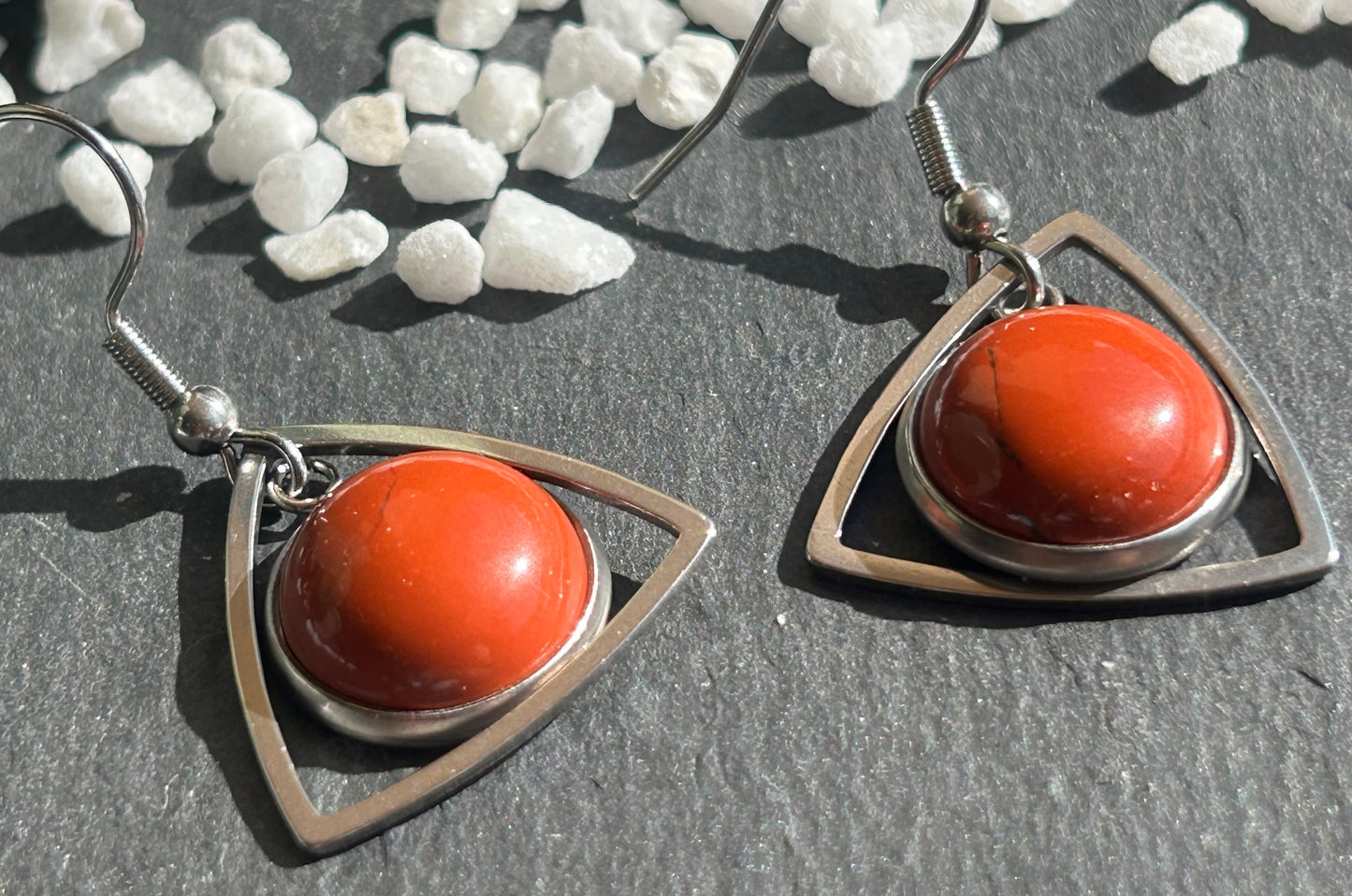 Aeltria – Boucles d’oreilles pierre naturelle | Bijou géométrique argenté | Bijou acier inoxydable fait main