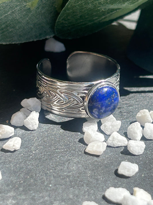 Sylmor – Bague Lapis-Lazuli | Bague réglable gravures celtes | Pierre naturelle communication & confiance | Bijou acier inoxydable fait main