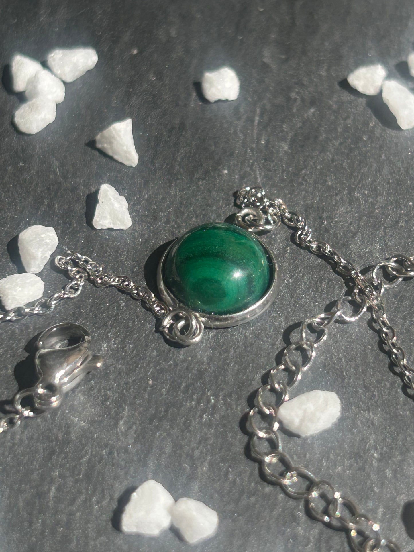 Séléna – Bracelet Malachite | Bracelet réglable | Pierre naturelle transformation | Bijou acier inoxydable fait main