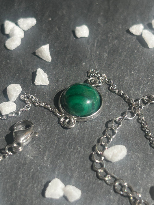 Séléna – Bracelet Malachite | Bracelet réglable | Pierre naturelle transformation | Bijou acier inoxydable fait main