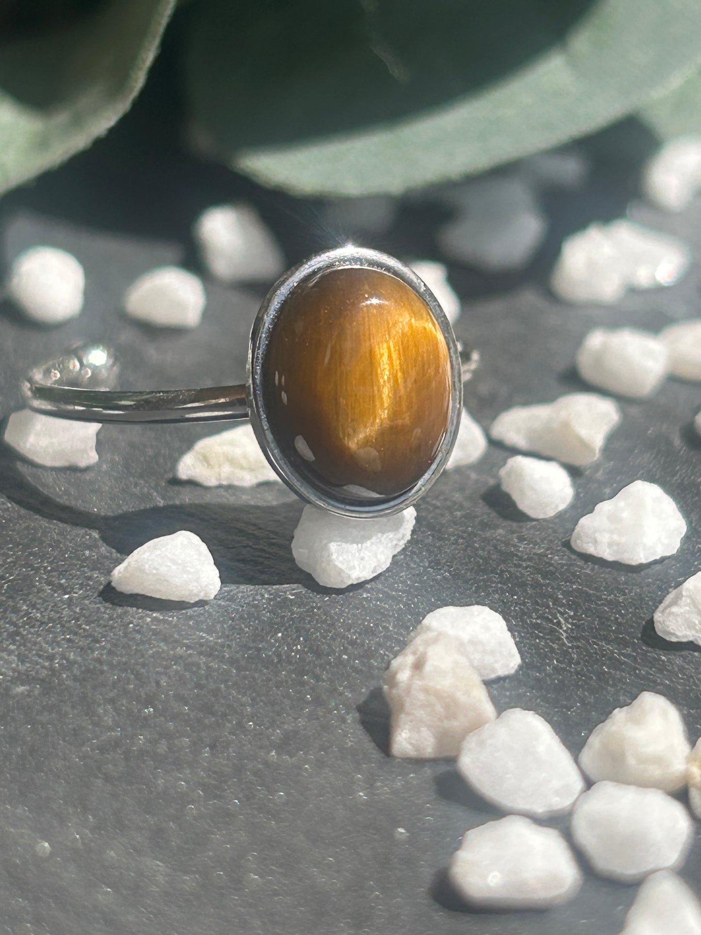 Thémis – Bague Œil de Tigre | Bague réglable | Pierre naturelle force & clarté | Bijou acier inoxydable fait main