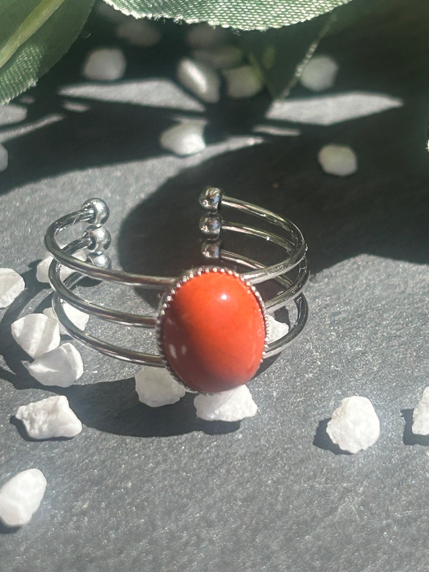 Trinæa – Bague Jaspe Rouge | Bague réglable | Pierre naturelle vitalité & ancrage | Bijou acier inoxydable fait main