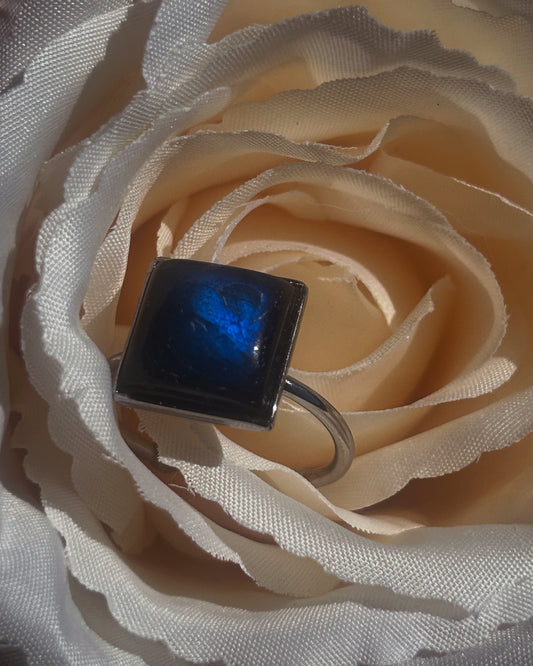 Kaora – Bague Labradorite | Bague réglable | Pierre naturelle protection & intuition | Bijou acier inoxydable fait main