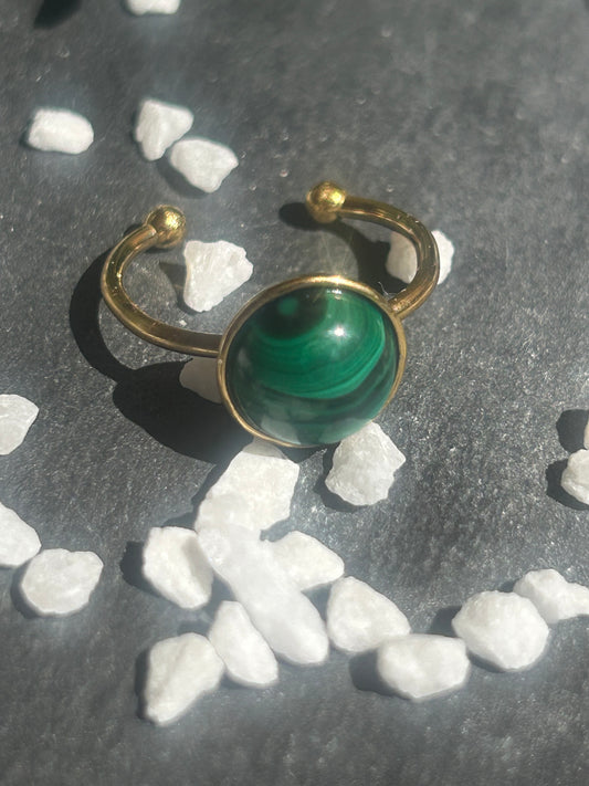 Séléna – Bague Malachite | Bague réglable | Pierre naturelle transformation | Bijou acier inoxydable fait main