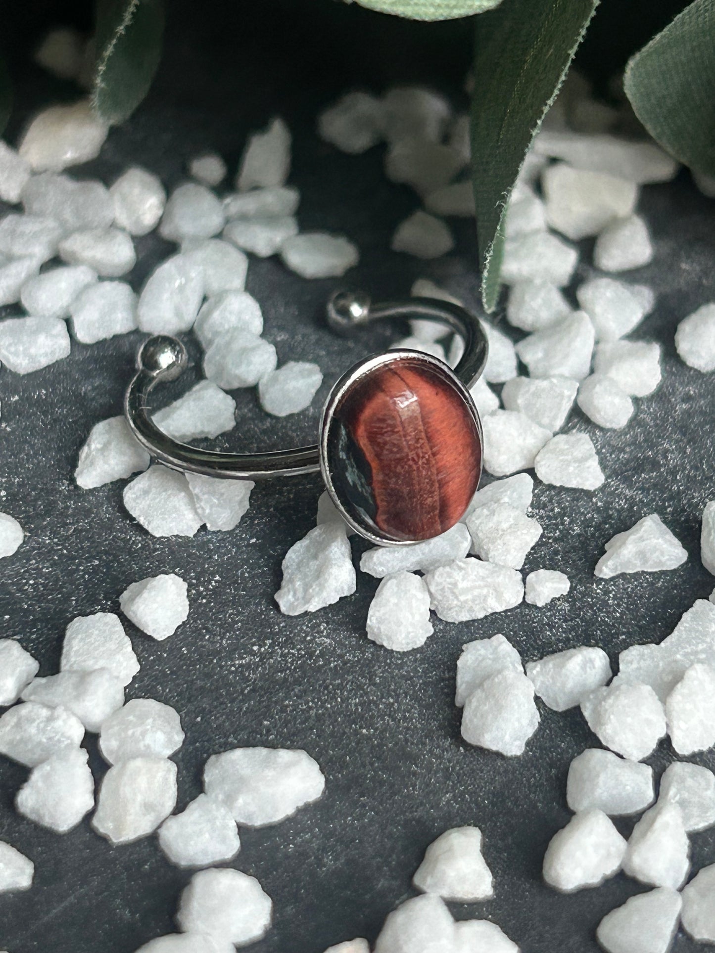 Thémis – Bague Œil de Taureau | Bague réglable | Pierre naturelle force & ancrage | Bijou acier inoxydable fait main