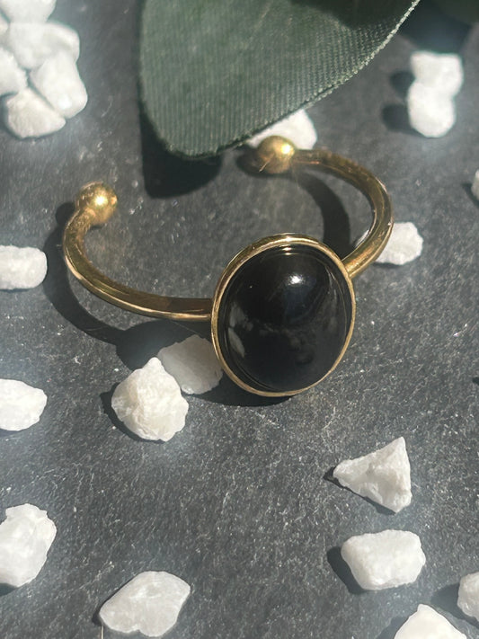 Thémis – Bague Agate Noire / Onyx | Bague réglable | Pierre naturelle protection & ancrage | Bijou acier inoxydable fait main