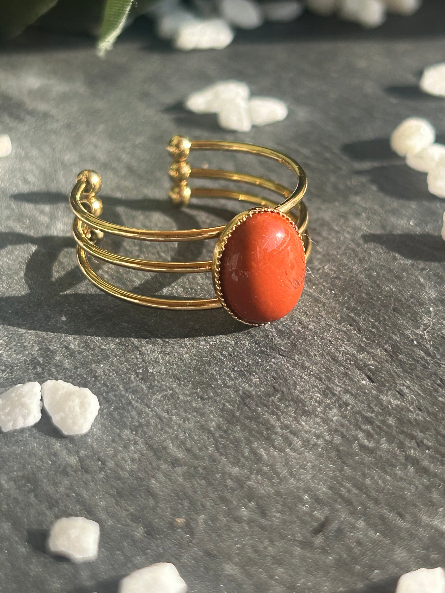 Trinæa – Bague Jaspe Rouge | Bague réglable | Pierre naturelle vitalité & ancrage | Bijou acier inoxydable fait main
