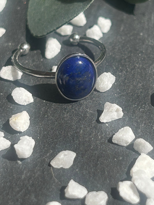Thémis – Bague Lapis-Lazuli | Bague réglable | Pierre naturelle communication & confiance | Bijou acier inoxydable fait main