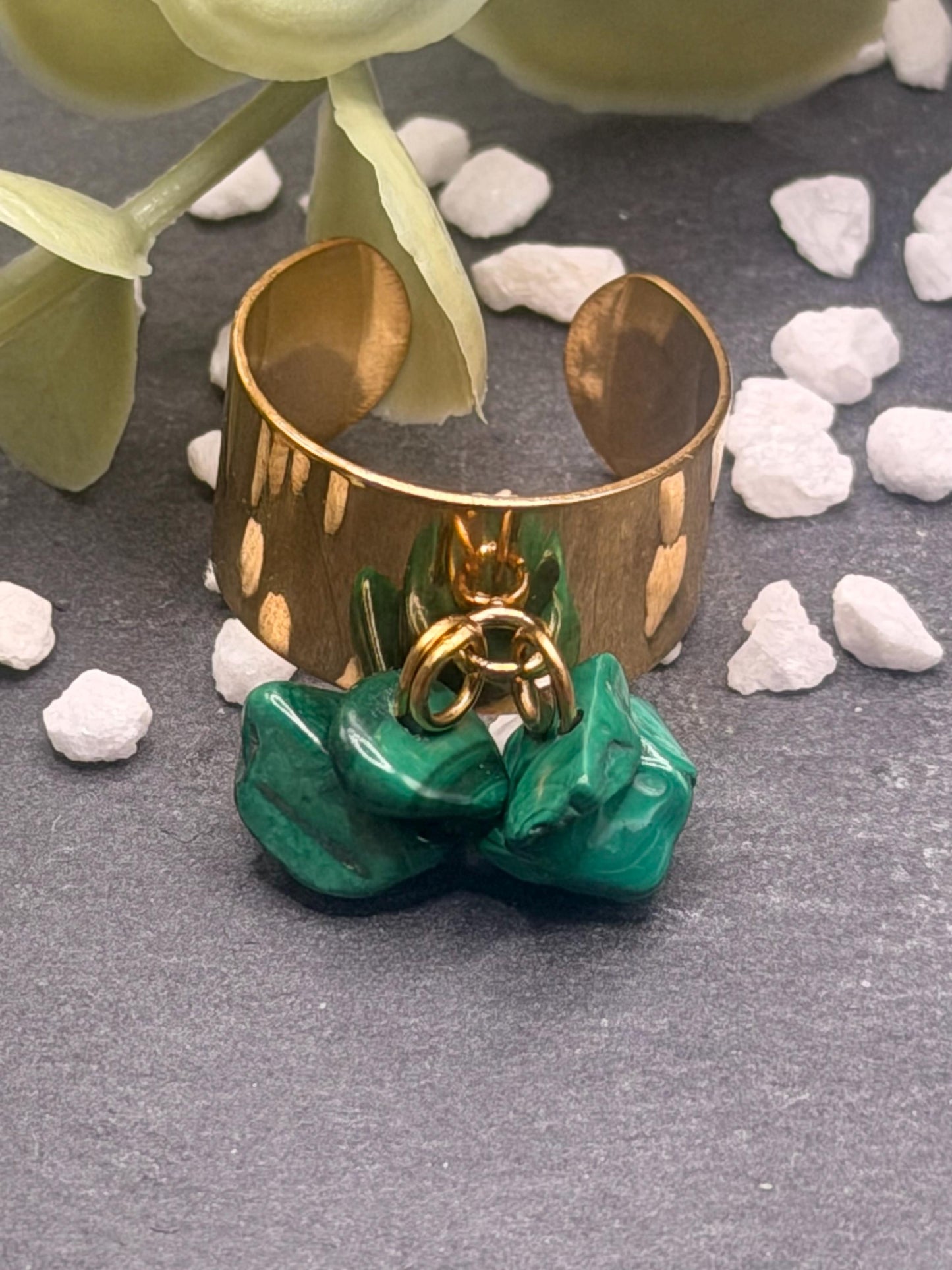Équinoxe – Bague Malachite | Bague réglable | Pierre naturelle transformation | Bijou acier inoxydable fait main