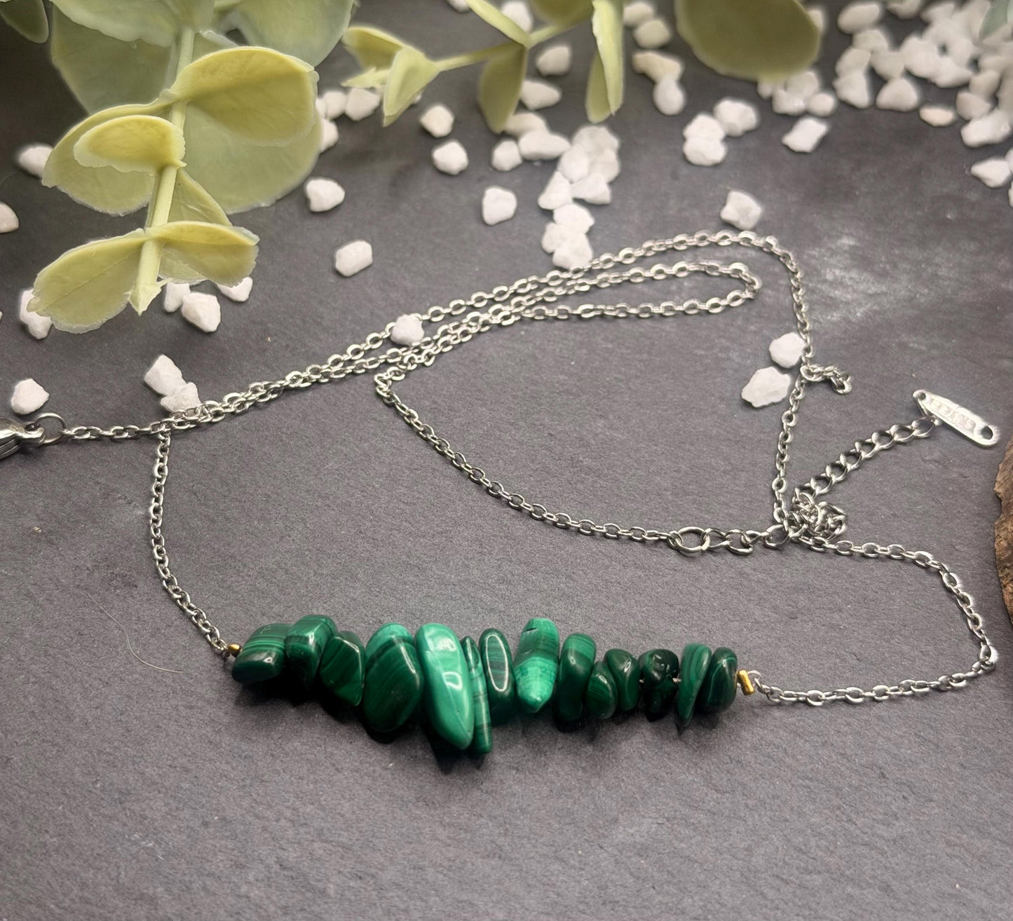 Équinoxe – Collier Malachite | Collier réglable | Pierre naturelle transformation | Bijou acier inoxydable fait main
